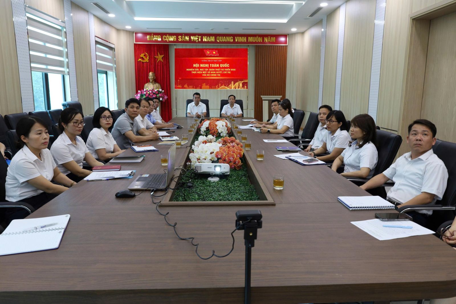 Đảng bộ Công ty HUDS tham dự Hội nghị toàn quốc nghiên cứu, học tập, quán triệt và triển khai thực hiện một số Nghị quyết, Chỉ thị của Bộ Chính trị.